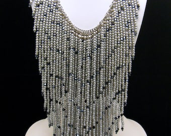 Collar ajustable con cuentas plateadas y flecos en cascada de estilo vintage divertido de Chico&#39;s, color azul marino