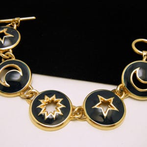 Vintage Midnight Blue Emaille Armband Mond Sterne Ausschnitte Gold Tone Knebelverschluss