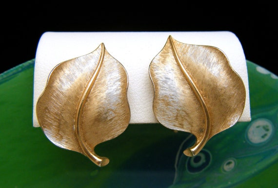 Vintage Signed Crown Trifari Earrings Leaf Clip O… - image 1