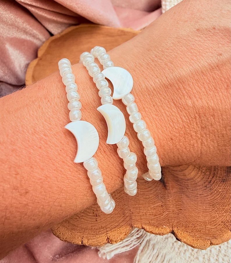 Moon Stretch Bracelet White Seed Bead Collection Elastic Band Design Boho Style Beach Accessory Shell Charm Detail Celestial Jewelry Collection Casual Wear Essential Multiple Size Options Everyday Fashion Piece Natural Style Elements