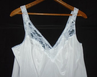 Maidenform White Nightgown Vintage 1970s-1980s Wise Buys Size 38 Lace Accents