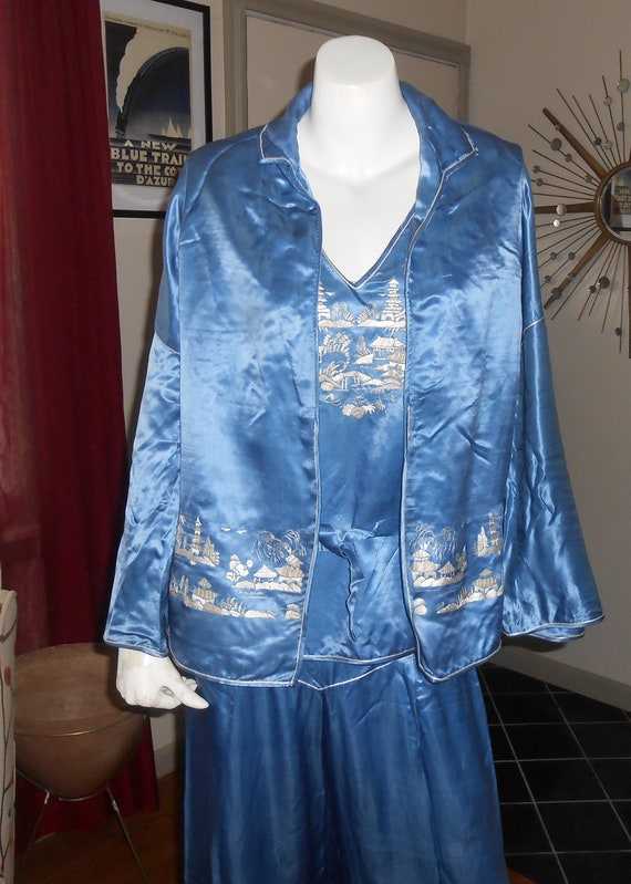 Chinese Embroidered Silk Lounging Beach Pajamas, 3