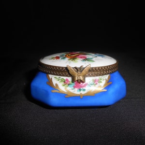 Limoges Box,  Limoges Trinket, Trinket Holder, Limoges Porcelain, Hand Painted, Limoges Box With Butterfly, Gifts For Her, Butterfly Hinge