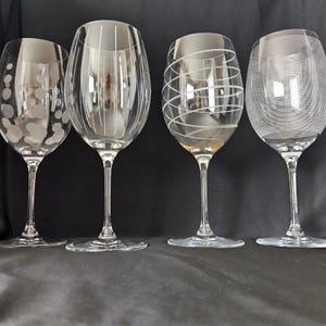 Mikasa Cheers Red Wine Glasses – Set of 4 – 9 1/4” Tall – Multimotif Cut Designs