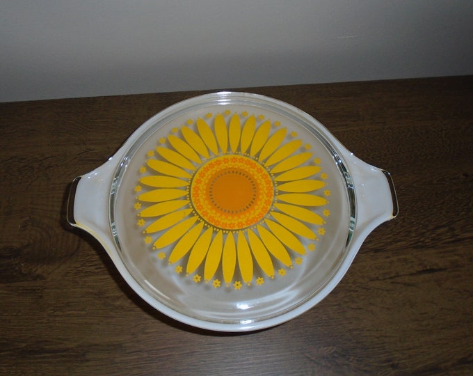 Pyrex Daisy Sunflower Yellow 2 1/2 Qt Casserole Dish 475B Clear