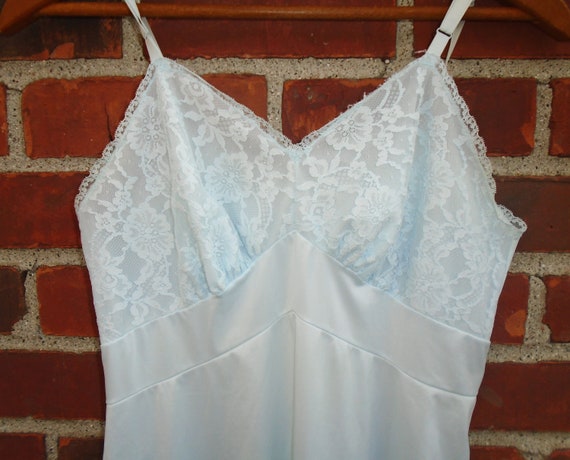 1950s Vanity Fair Baby Blue Lace Top Slip Size 32 - image 1