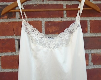 Vanity Fair 1980s Slip Size 36 TT Vintage Lingerie Light Cream