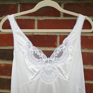 Wondermaid Nylon Full Slip Nightgown Dress Lace Bodice White Vintage Size 36
