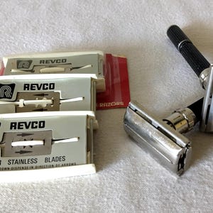 Gillette Black Beauty Adjustable Safety Razors – W1 & V4 – 1970s USA Lot of Two