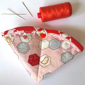 Stitchy Pie needle case pattern - store and organise hand sewing or machine needles - PDF pattern / instant download