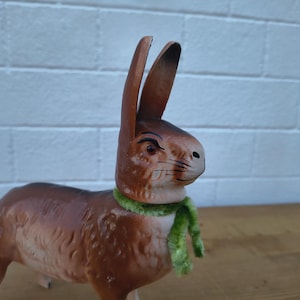 Antico autentico coniglietto pasquale in cartapesta con gambe in legno, in perfette condizioni, pezzo da collezione, decorazione per la casa, accattivante OOAK