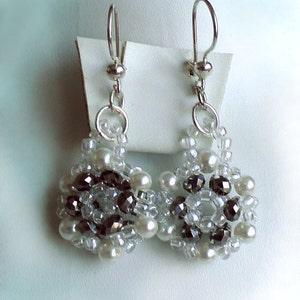 Snowflake Earrings,Pearl Earrings,Beaded Earrings,Beadwork Earrings,Christmas Earrings