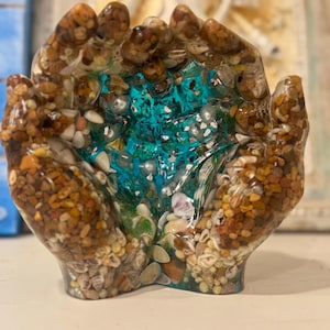 Ocean-Inspired Resin Hands Sculpture with Seashells and Pearls Sea Glass – Coastal Beach Decor, Unique Handmade Gift Tropical House Decor