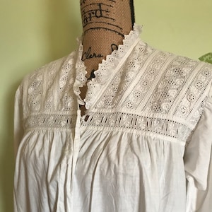 Exquisite Edwardian  night gown, antique chemise, stunning lace work, M