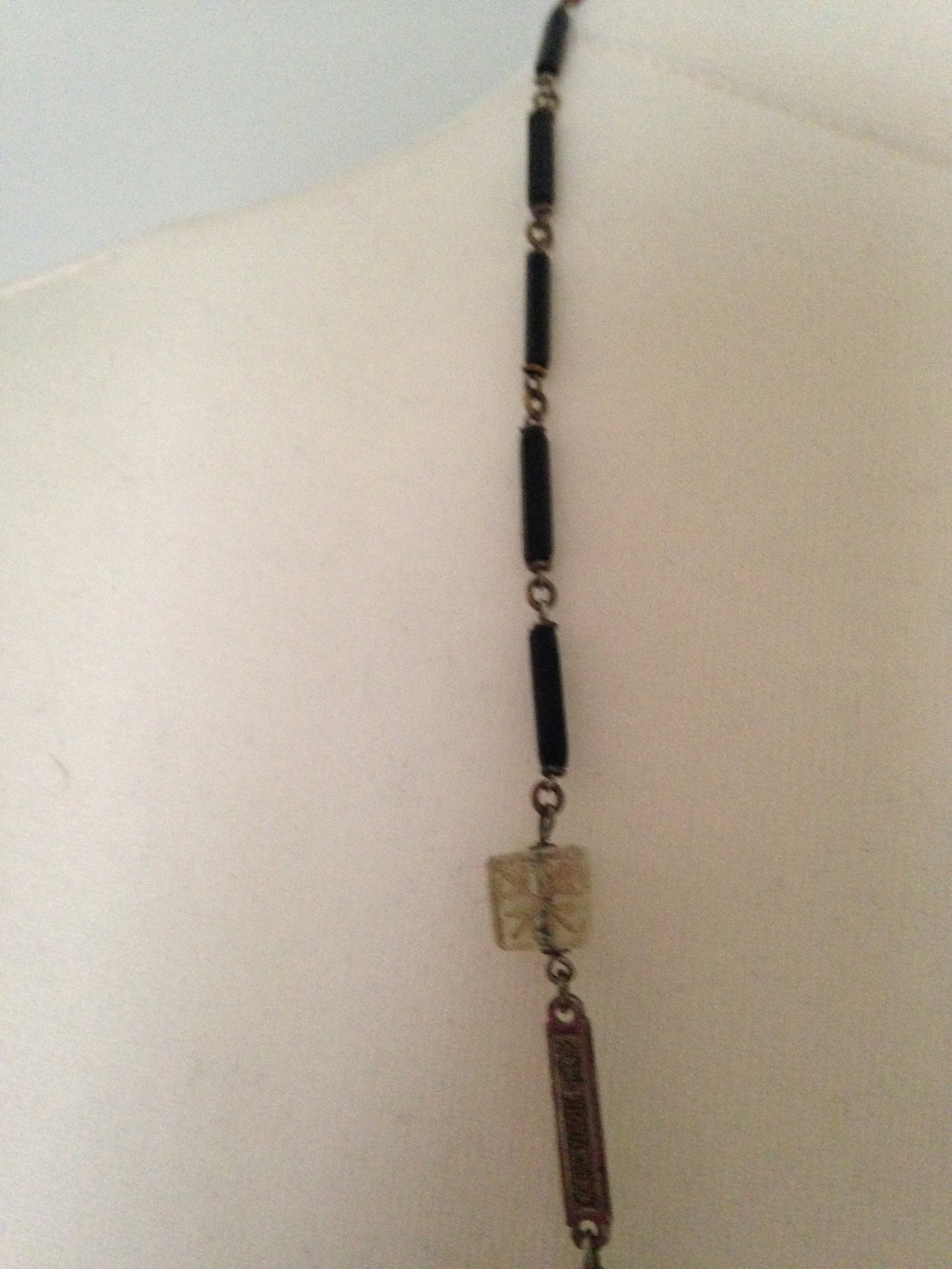 アールデコの彫刻ガラスとフレンチジェットのネックレス - Etsy 日本