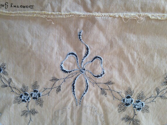 Antique 1920s Embroidered Nightwear Case, Linen P… - image 4