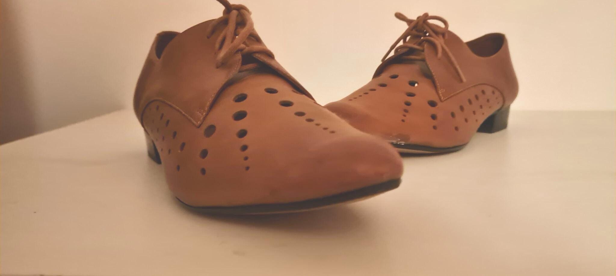 Clarks Brown Leather Oxfords with Vintage Patina Clarks Women main image 2