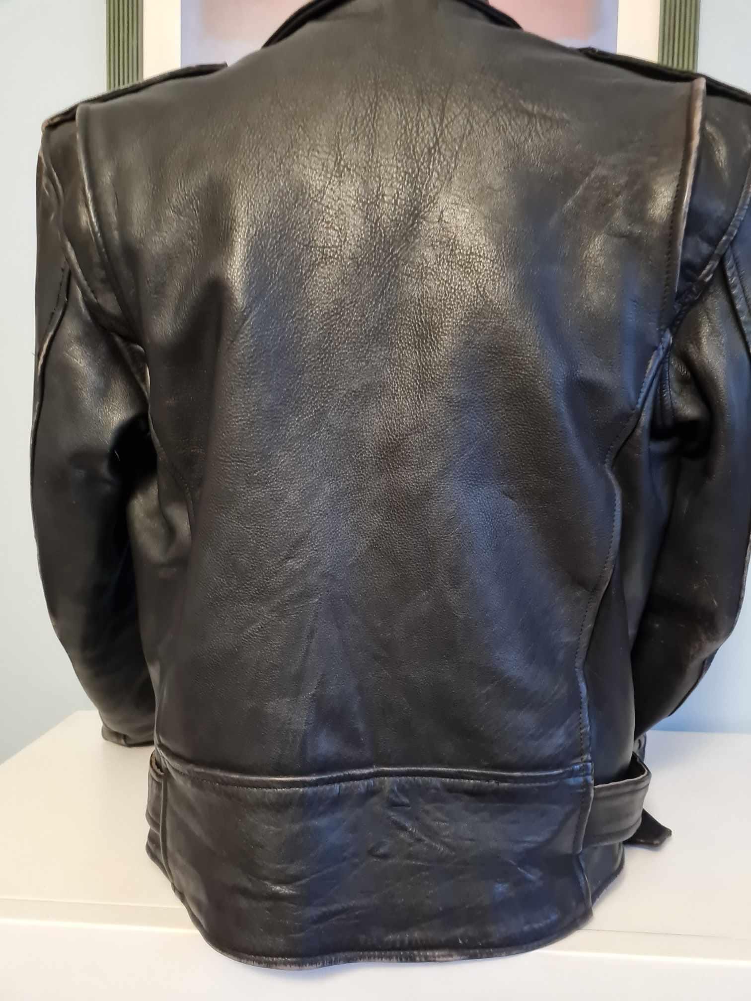 Vintage Black Leather Biker Jacket: Punk Rocker Style, 40