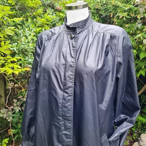 Vintage 70s/80s Women&#39;s Black Nylon Secret Button Down Raincoat Nehru Collar M Great Condition