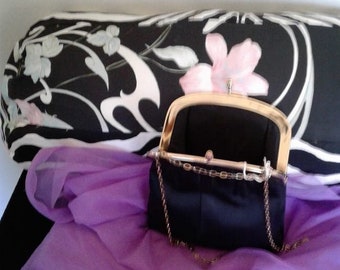 LADIES' Black Vintage Purse With Chain Carrier