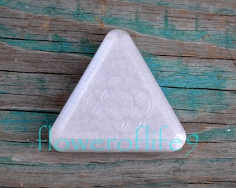 White pearl triangle box with flower of life for a pendant