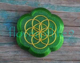 Green box with flower of life for a pendant