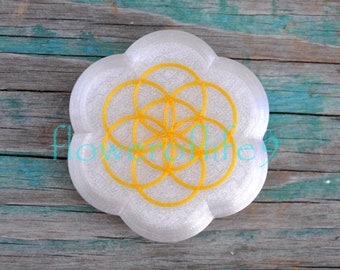 White pearl box with flower of life for a pendant