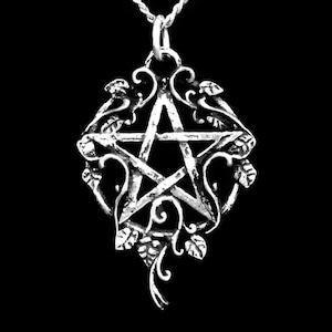 Colar de pentagrama gótico Ivynagram com videira ornamental
