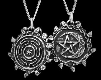 Dubbelzijdige Hecate-doolhof- en pentagram-halvemaanhanger in bladkrans