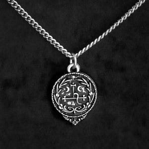 Pingente de Selo Lilith com Coroa de Folhas