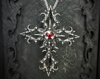 Colgante de cruz gótica con cristal de Swarovski, Cruz de Salema