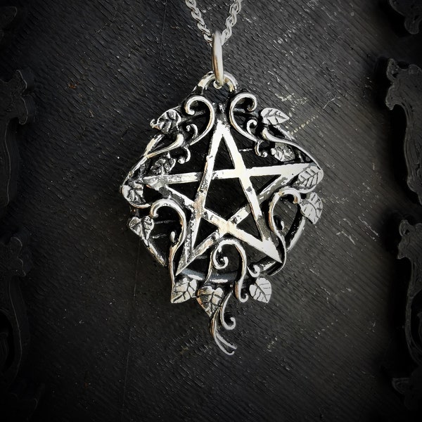 Pendentif pentagramme gothique avec vigne