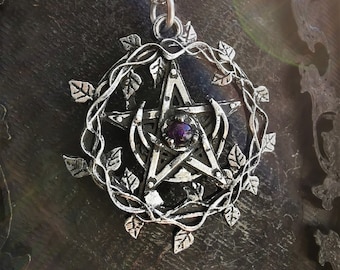 Pentagrama druídico con luna creciente y corona de hojas.