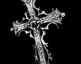 Elminas Kreuz Gothic Halskette mit Edelstein