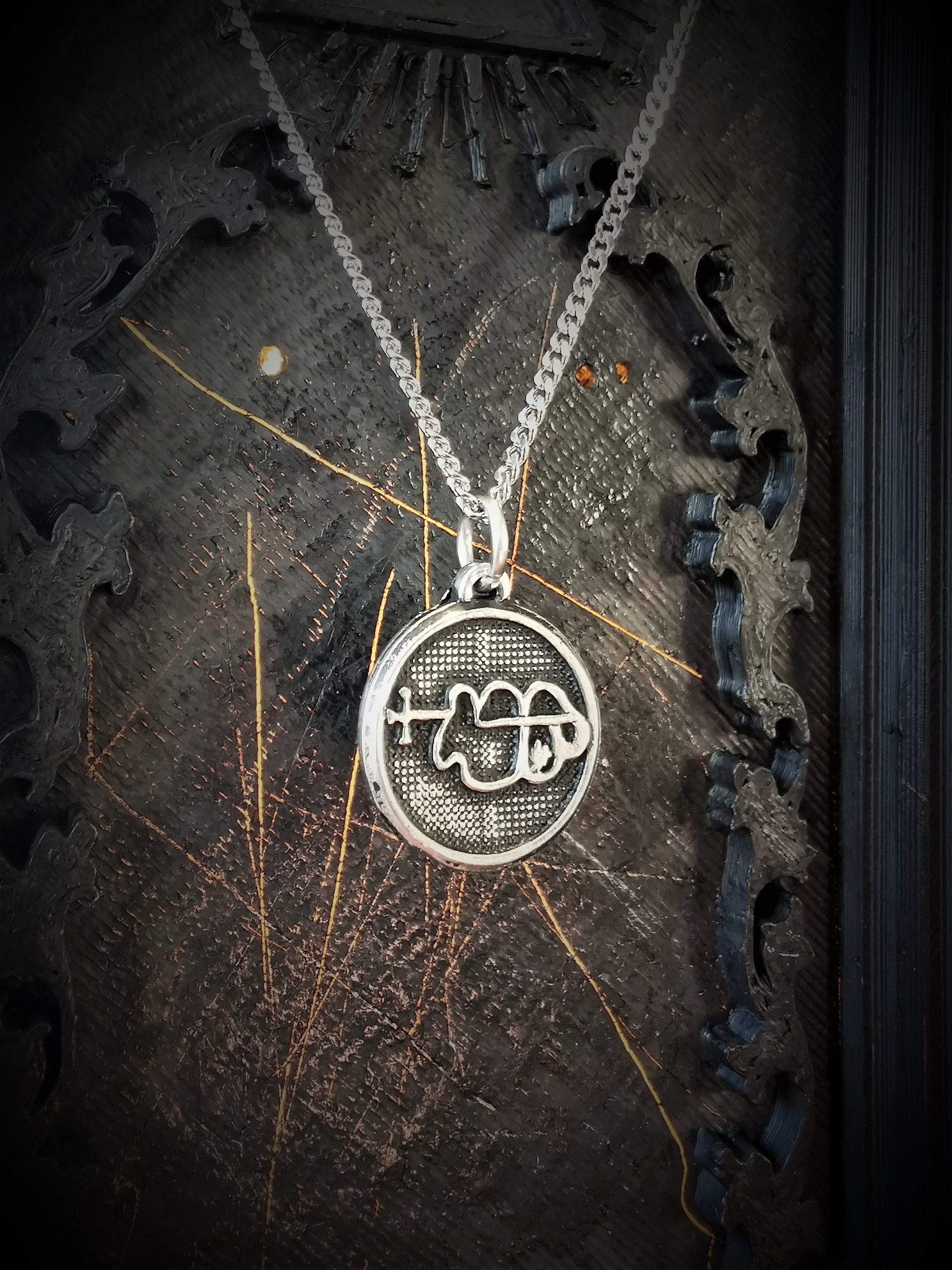 gigiK18YG Blackletter coin top 'S' チャーム Small Clauneck Seal Pendant With Antique Finish - Etsy