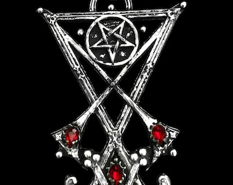 Colgante Sigilo de Lucifer con pentagrama invertido y cristales de Swarovski personalizados