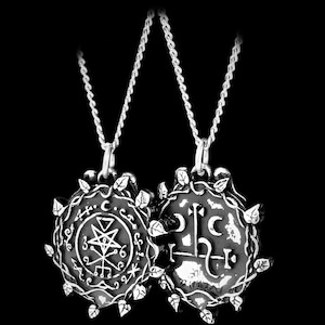 Pingente de Selo Lilith Dupla Face em Coroa de Folhas