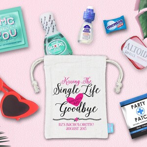 Kissing The Single Life Goodbye Bachelorette Party Hangover Kit | Zmontowane torby na upominki | Torby upominkowe na wieczór panieński | Pomysły na wieczór panieński