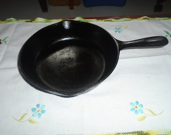 Vintage Unmarked Wagner 8 Inch #5 Skillet