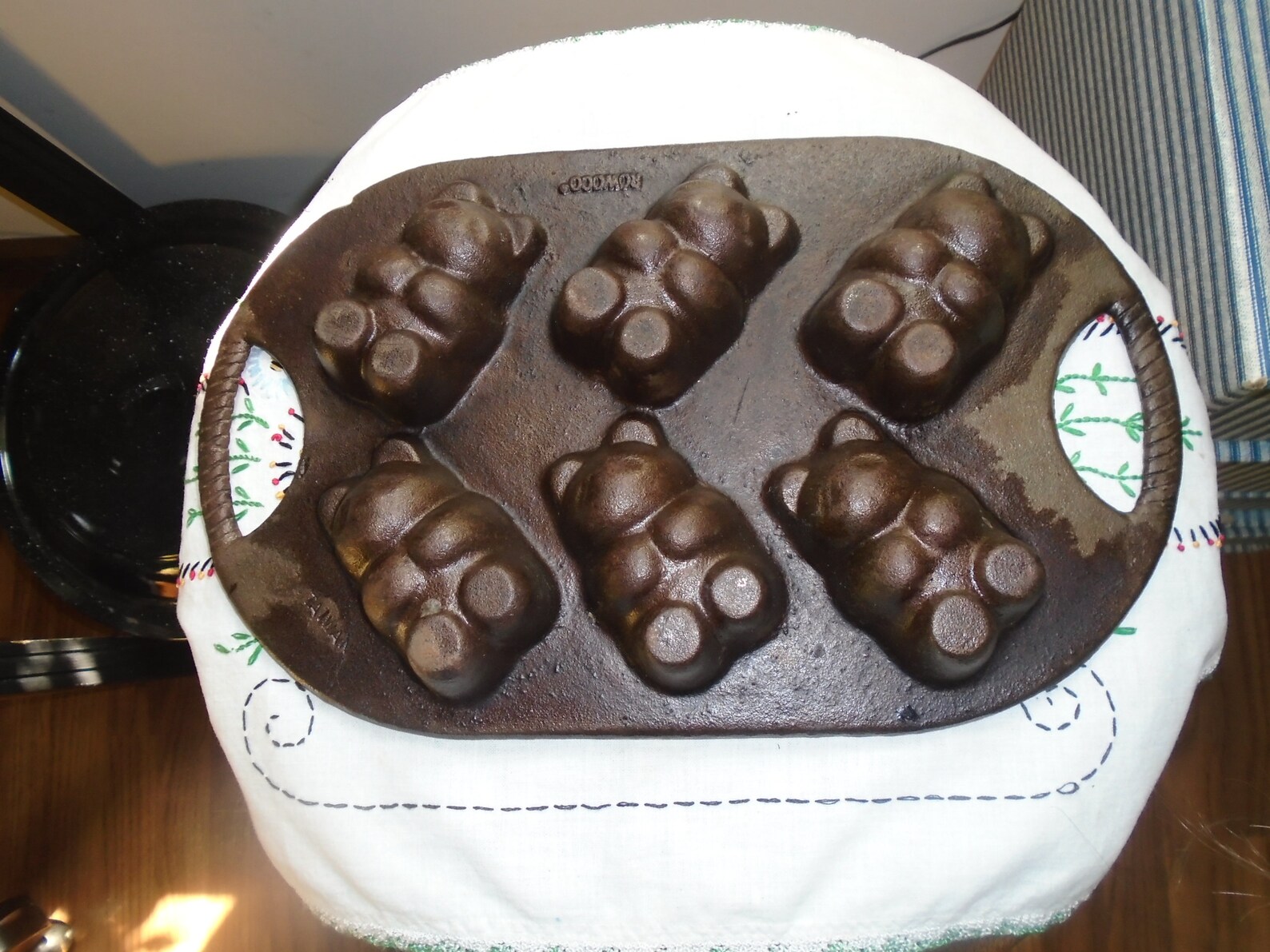 Vintage Cast Iron Teddy Bear Design Rowoco Muffin Pan Molds Etsy
