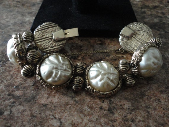 Vintage Chunky Faux Dimpled Pearl Bracelet Gold T… - image 6