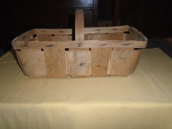 Vintage Wood Slat Fruit Egg Produce Gathering Basket Farmhouse Country Decor