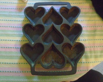 Molde antiguo de hierro fundido con forma de corazón para galletas y magdalenas, diseñado por John Wright.