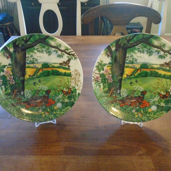 Lot de 2 assiettes édition collector Wedgwood Prairies et champs de blé fabriquées en Angleterre dans une boîte avec certificat d'authenticité