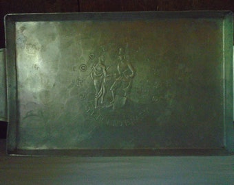 Vintage Rhode Island Tercentenary 1636-1936 Wendell August Forge Kunst Eisen gehämmertes Aluminiumtablett mit Griffen