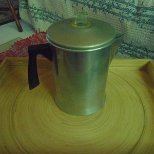 Percolateur à café en aluminium vintage avec plaque de cuisson, capacité de 9 tasses