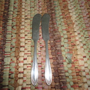 Oneida Community Silver Plate Jam Butter Knives Set Of 2 Floral Design