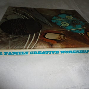 The Family Creative Work Shop Vintage Book Volume # 8 Gehaakte vloerkleden aan kant