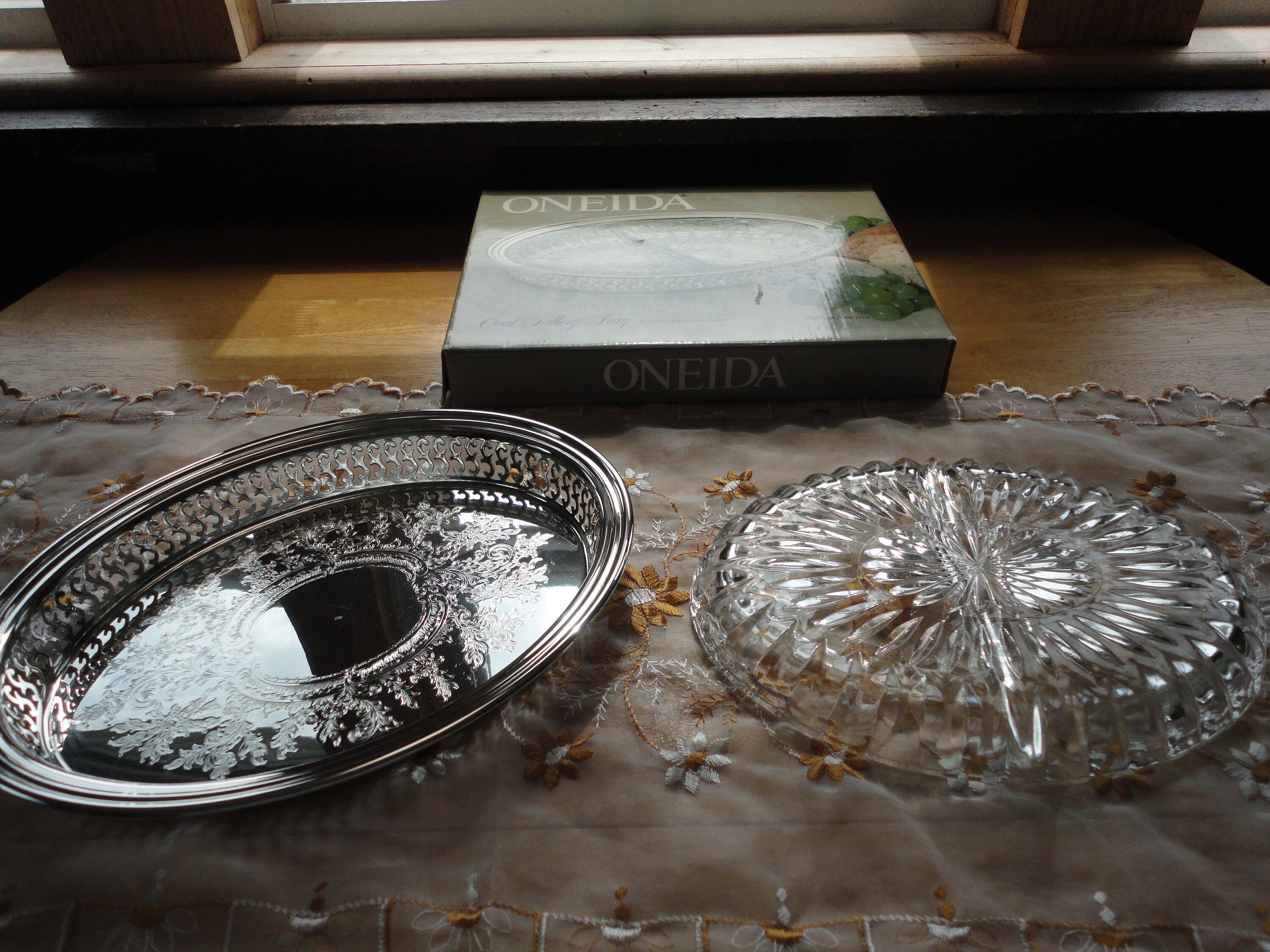 Vintage Oneida Silver Plate Gallery Tray, Glass Insert & Box - Etsy