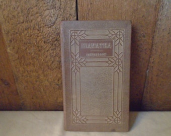 Livre relié en cuir Hiawatha par Henry Wadsworth Longfellow et édité par Barse and Hopkins New York